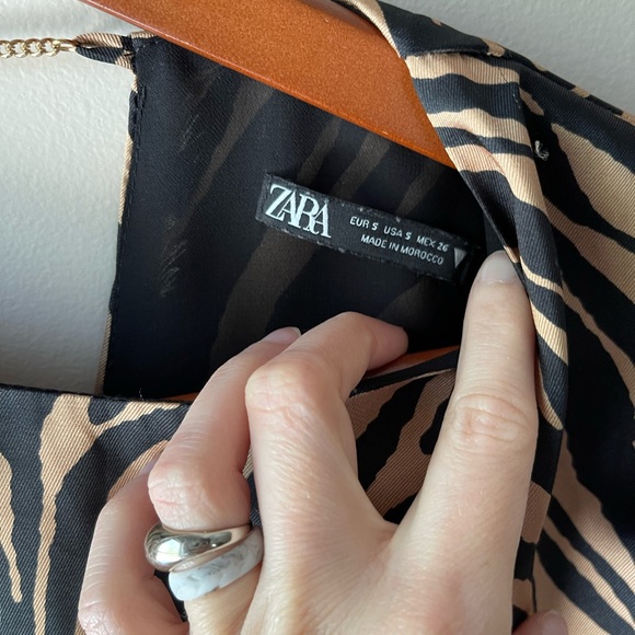 Zara Satin Effect Animal Print Zebra Cropped Long Sleeve Blouse Small - Picture 4 of 4